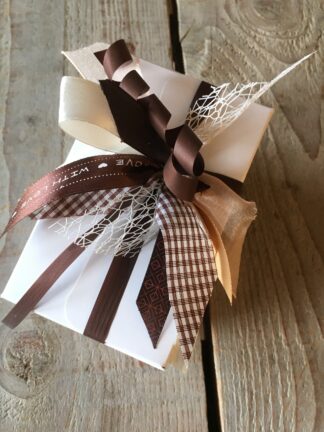 Doosje wit met 12 bonbons